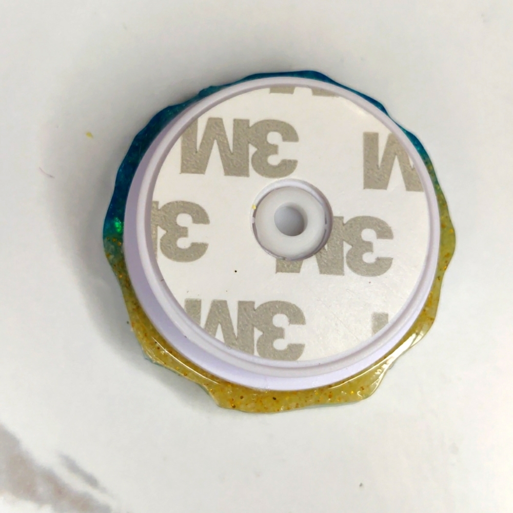 Handmade Ocean Resin Phone Grip - Picture 3 of 3